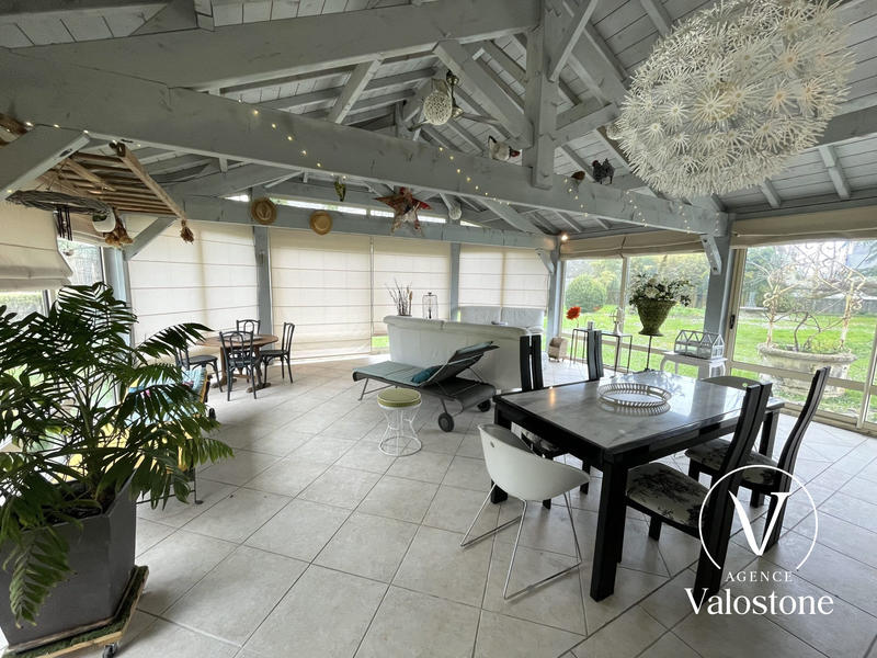 Maison traditionnelle - 285 m² - 10 pièces