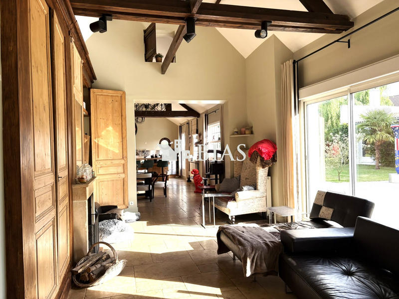 Maison - 280 m² - 8 pièces