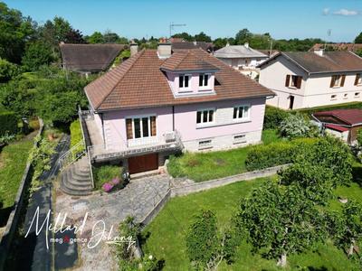 Maison - 140 m² - 5 pièces