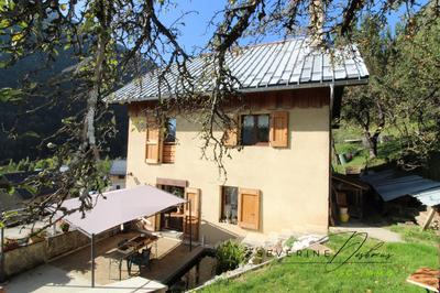 Maison traditionnelle - 140 m² - 8 pièces