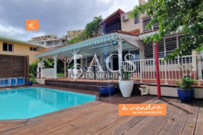 Maison - 349 m² - 9 pièces