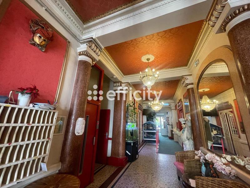 Immeuble - 3 040 m² - 43 pièces