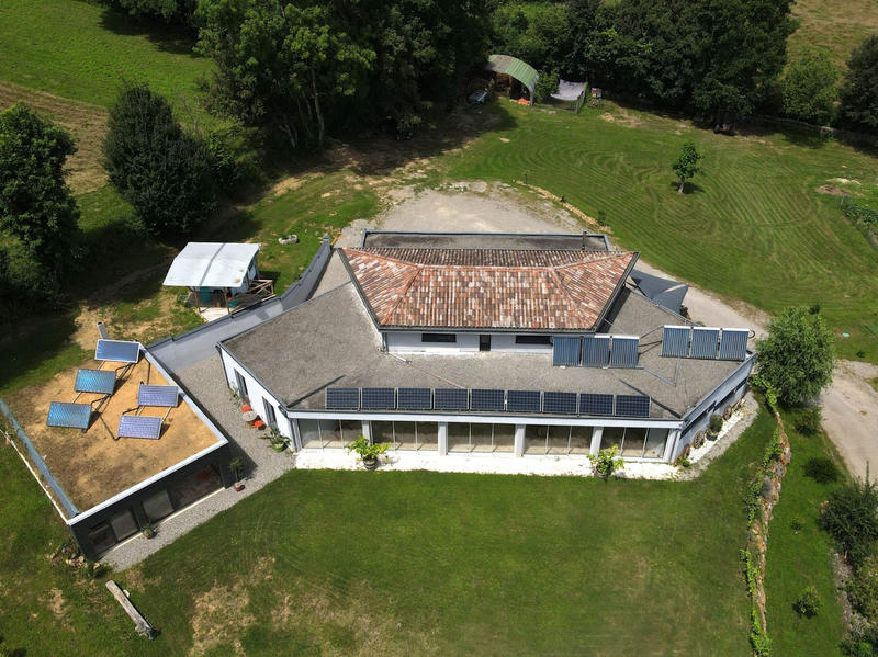 Maison contemporaine - 241 m² - 10 pièces