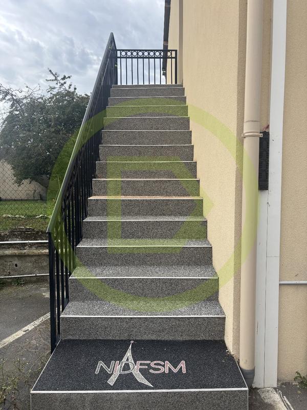 Local d'activités - 123 m² - 3 pièces