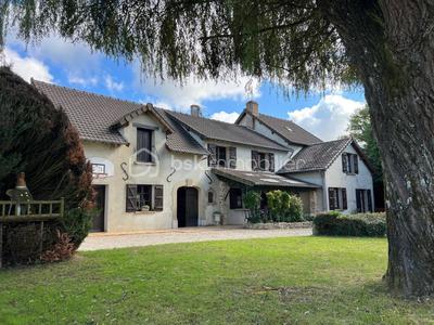 Maison - 250 m² - 10 pièces