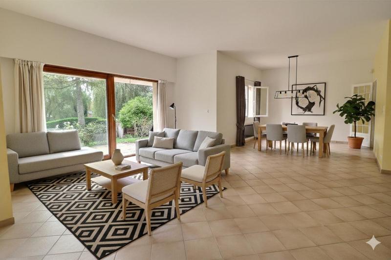 Maison - 210 m² - 7 pièces