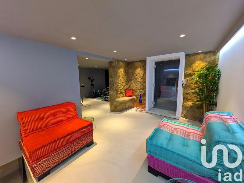 Maison - 460 m² - 12 pièces