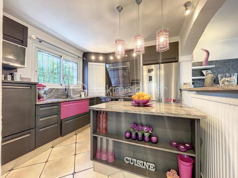 Villa - 327 m² - 14 pièces