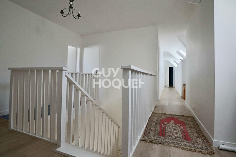 Maison - 244 m² - 8 pièces