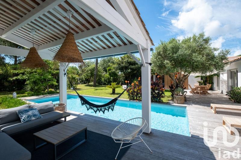 Maison - 205 m² - 6 pièces