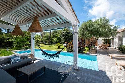 Maison - 205 m² - 6 pièces