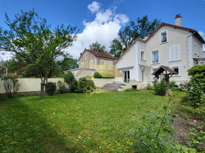 Maison - 260 m² - 7 pièces