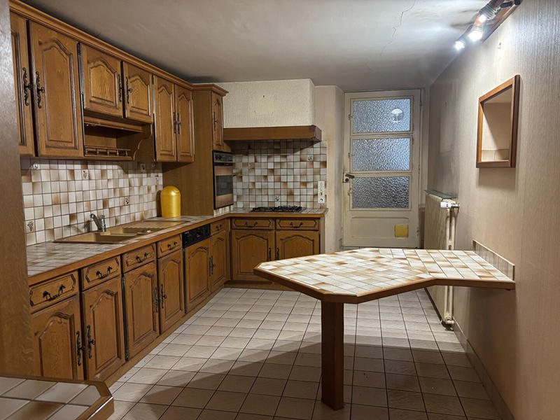 Maison - 213 m² - 7 pièces