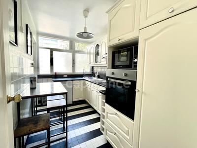 Appartement - 90 m² - 5 pièces