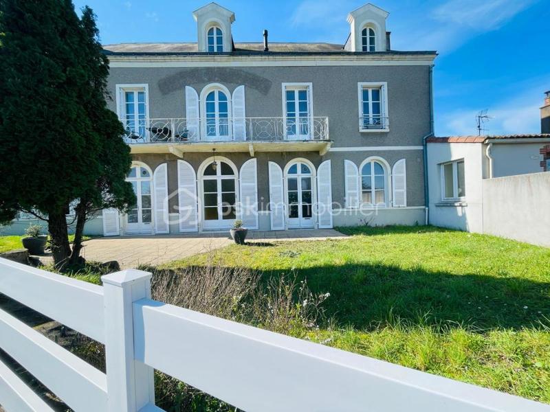 Hôtel particulier - 252 m² - 15 pièces