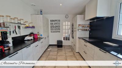 Villa - 285 m² - 9 pièces