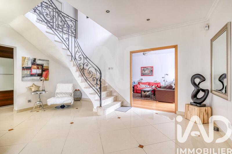 Maison - 350 m² - 8 pièces