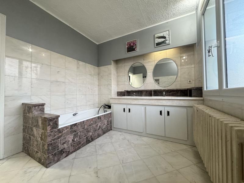 Maison - 163 m² - 6 pièces