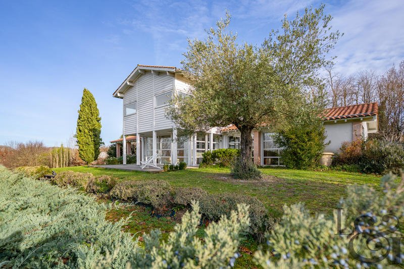 Maison - 180 m² - 7 pièces