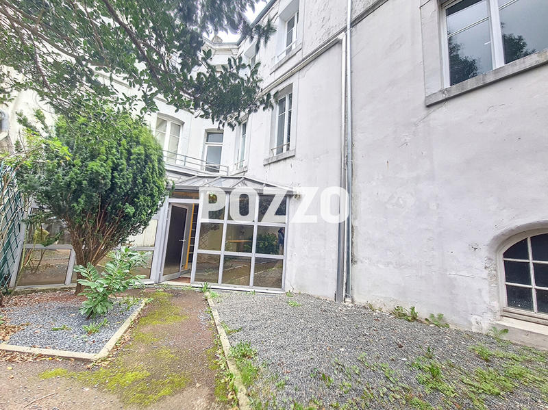 Local commercial - 132 m² - 7 pièces