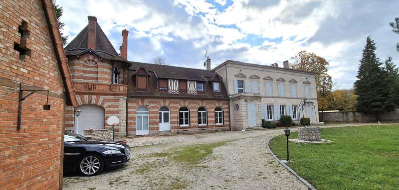 Château - 415 m² - 14 pièces