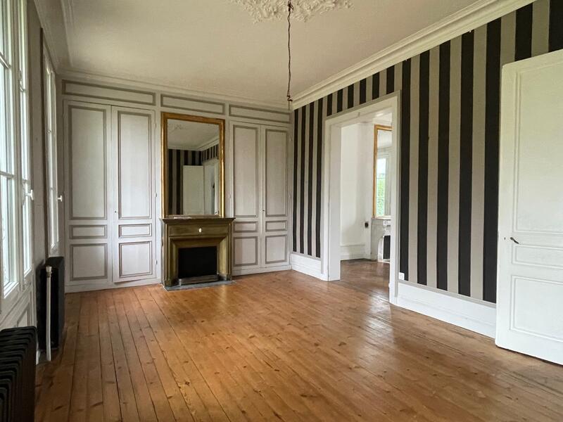 Maison - 241 m² - 11 pièces