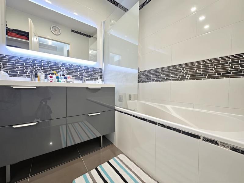 Pavillon - 90 m² - 6 pièces