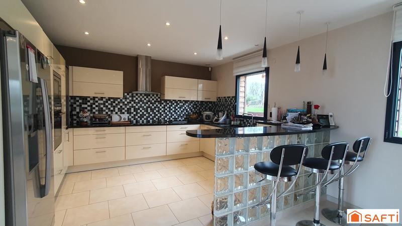 Maison - 180 m² - 5 pièces