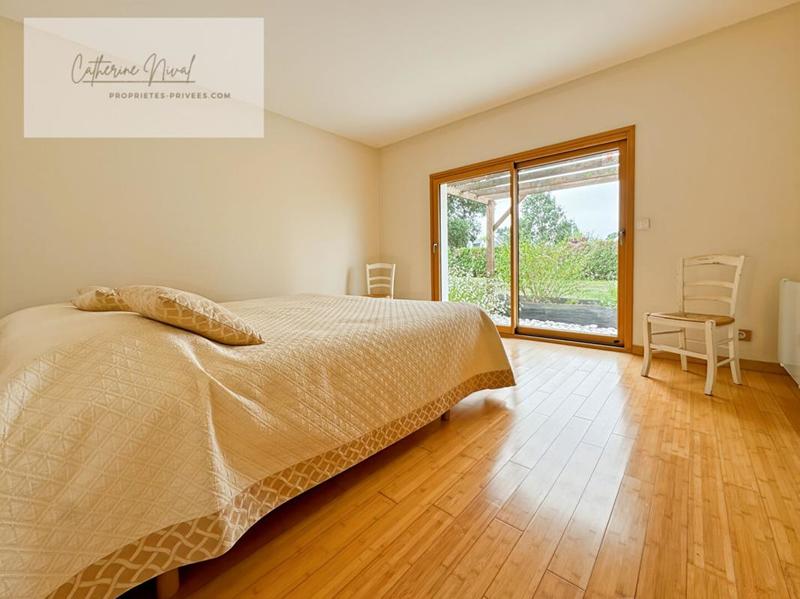 Maison - 210 m² - 9 pièces