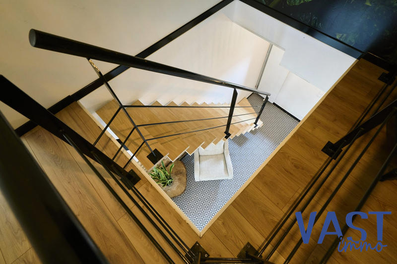 Maison - 217 m² - 6 pièces