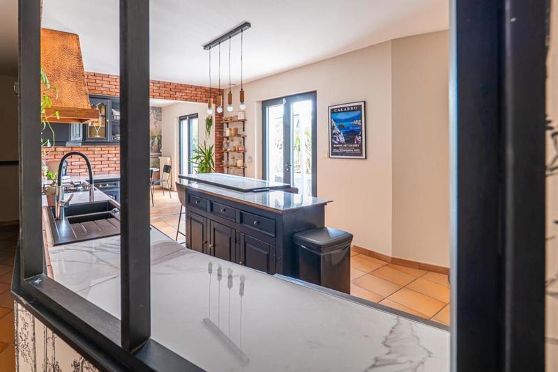 Maison traditionnelle - 210 m² - 8 pièces