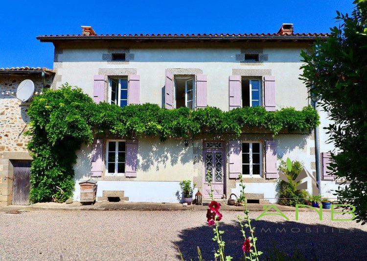 Maison - 225 m² - 8 pièces