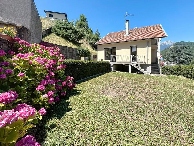 Maison - 97 m² - 6 pièces