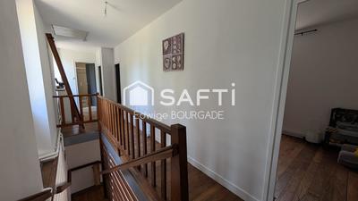 Maison - 230 m² - 12 pièces