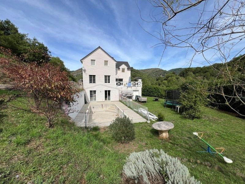 Maison contemporaine - 235 m² - 8 pièces