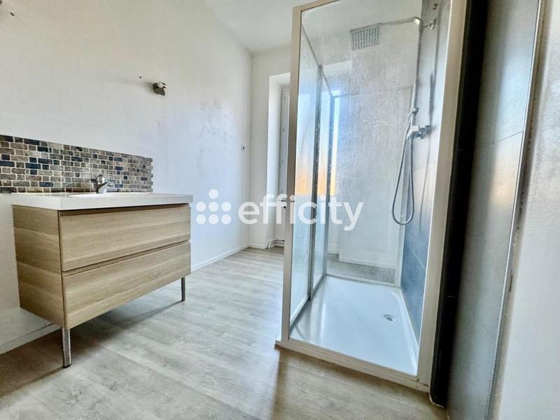 Maison - 240 m² - 10 pièces