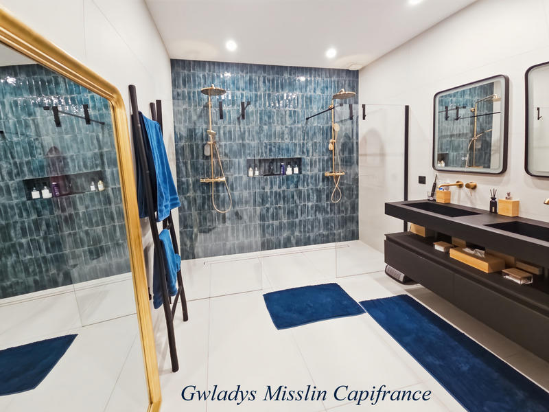 Propriété - 441 m² - 9 pièces