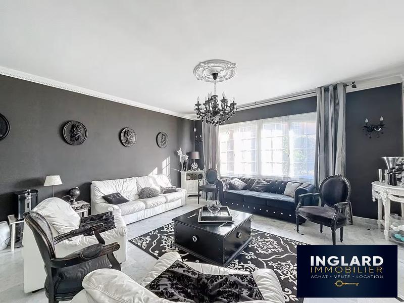 Maison - 243 m² - 10 pièces