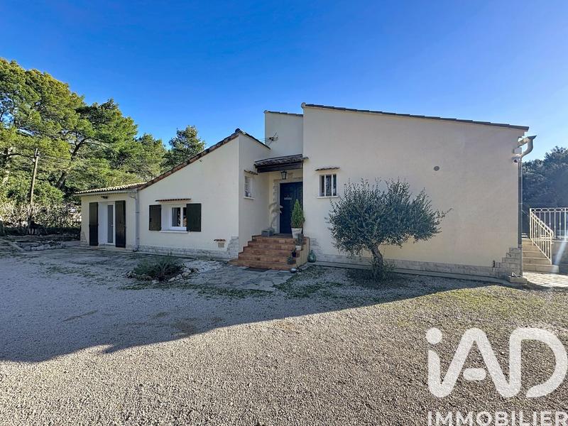 Maison - 230 m² - 8 pièces