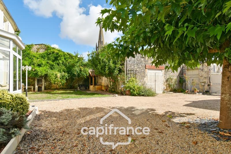 Maison - 268 m² - 10 pièces