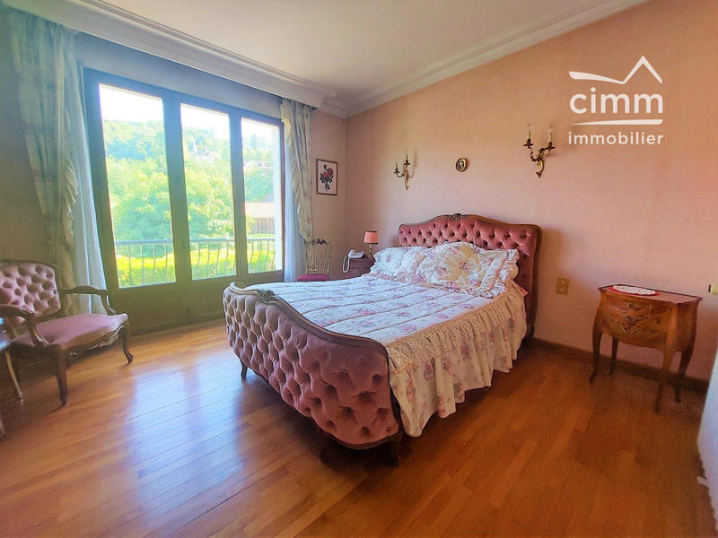 Maison - 285 m² - 8 pièces