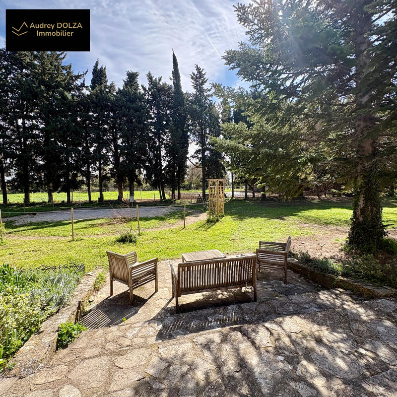 Propriété - 390 m² - 10 pièces