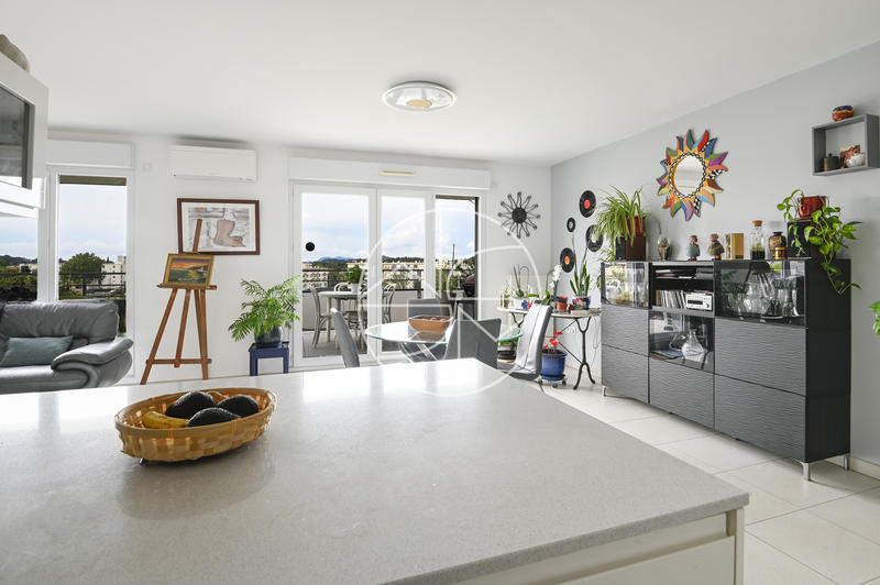 Appartement - 93 m² - 5 pièces