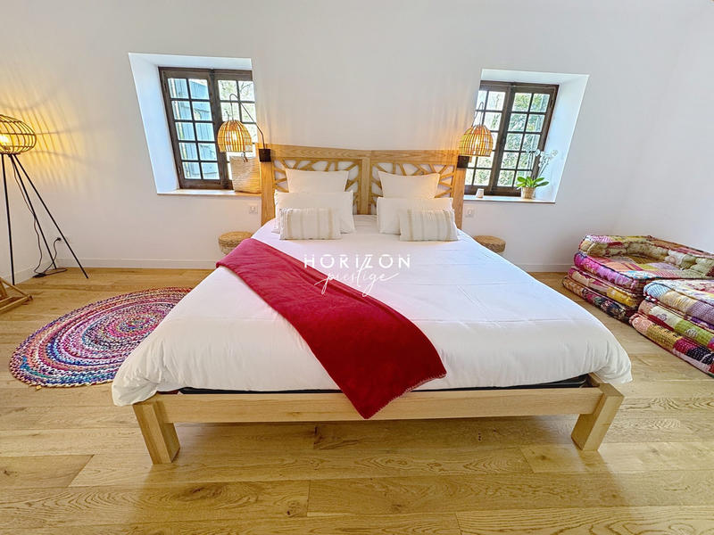 Maison ancienne - 305 m² - 12 pièces