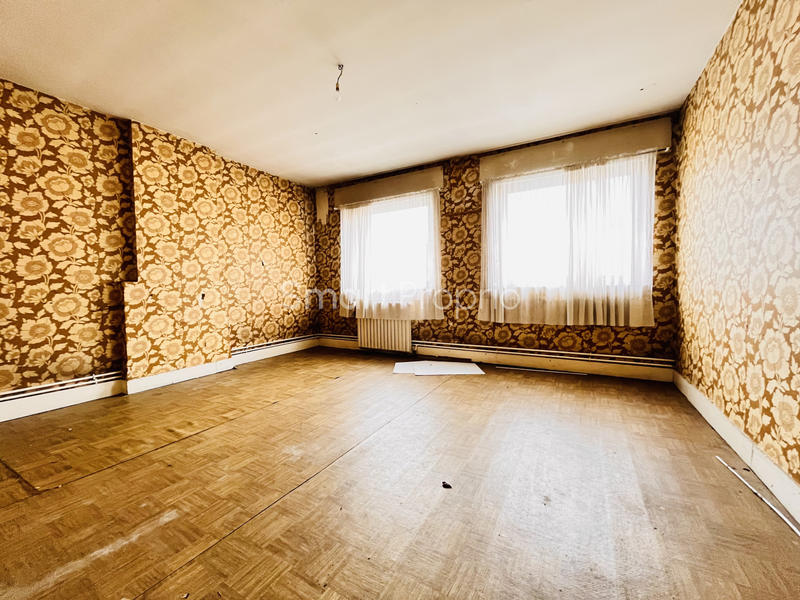 Maison - 210 m² - 7 pièces