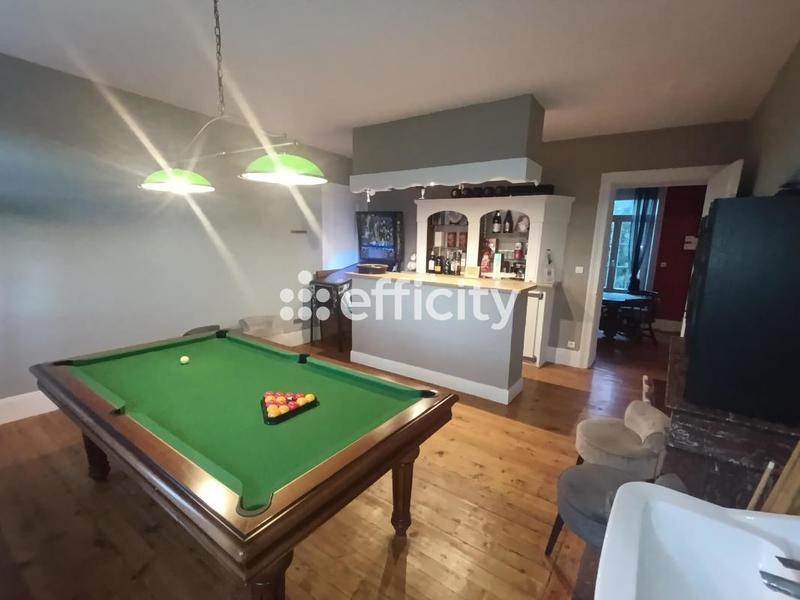 Maison - 274 m² - 10 pièces