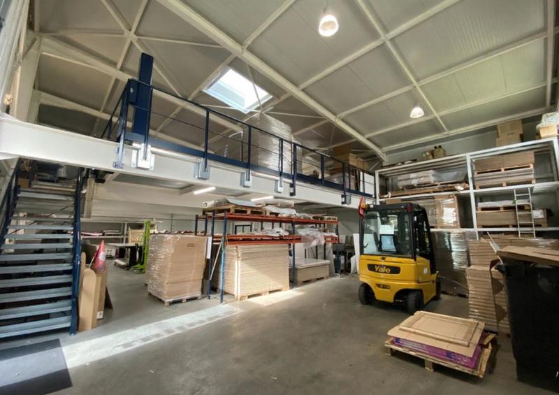 Local d'activité / Entrepôt - 822 m²