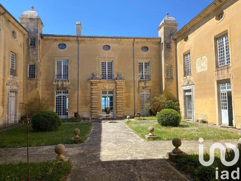 Château - 1 380 m² - 30 pièces