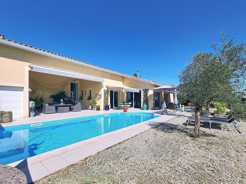 Maison - 200 m² - 8 pièces