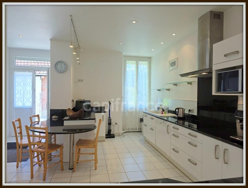 Maison bourgeoise - 266 m² - 10 pièces